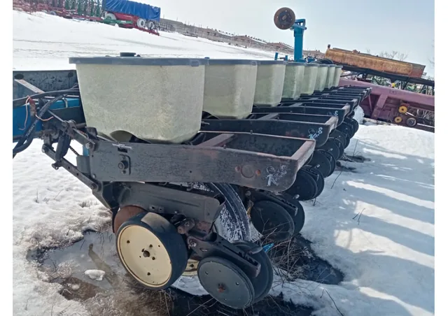 Пропашная сеялка KINZE 3000, 8-рядная (б/у)